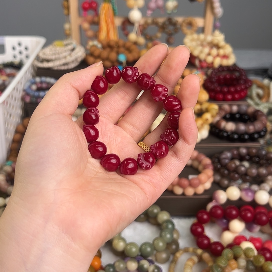 樱桃红老料菩提手串
