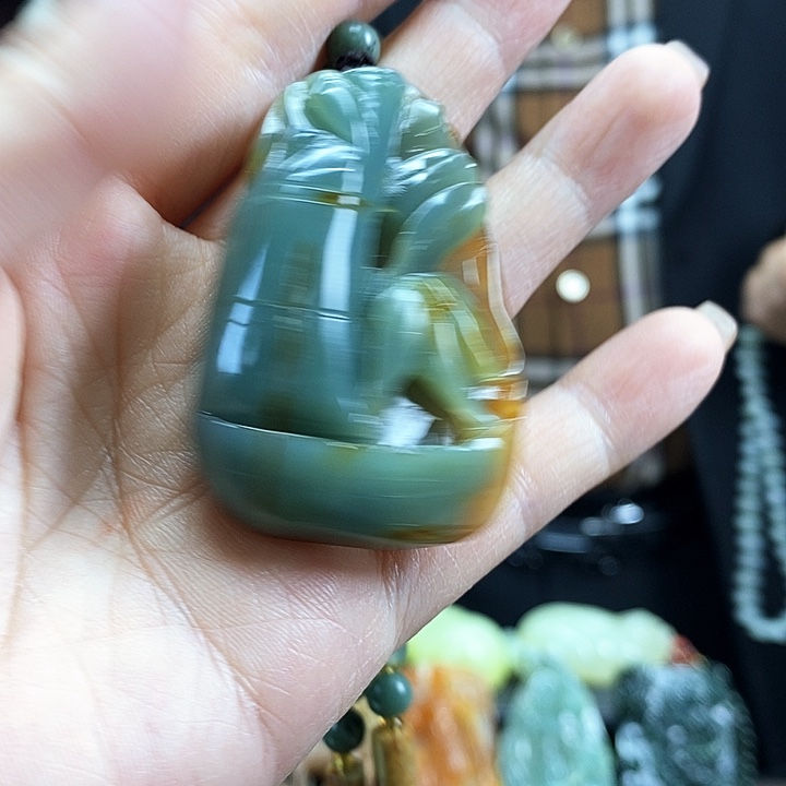 蛇纹石玉吊坠未镶嵌