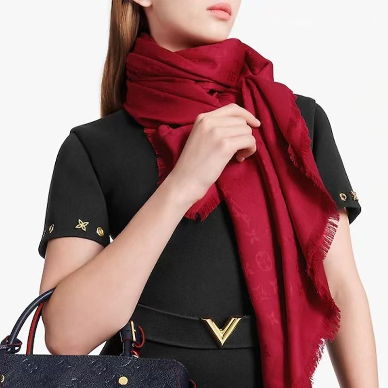 99新 LouisVuitton/路易威登  海囤J/LV丝巾/142✖️142 /nu19769