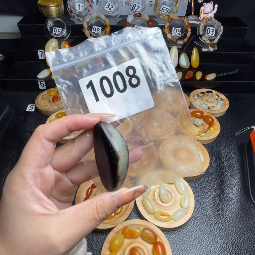 *****和田玉未镶嵌手串