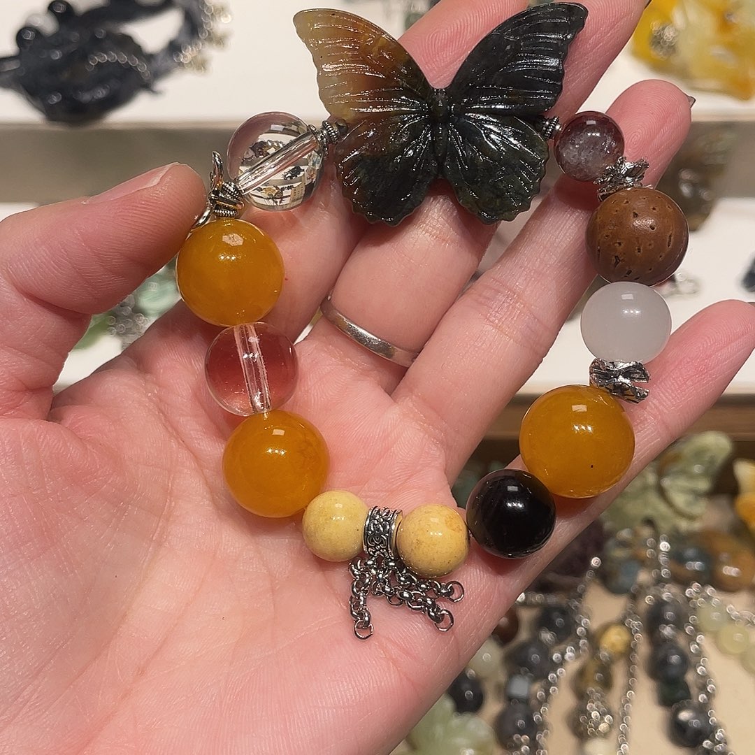 小***刘蛇纹石玉合金颈饰