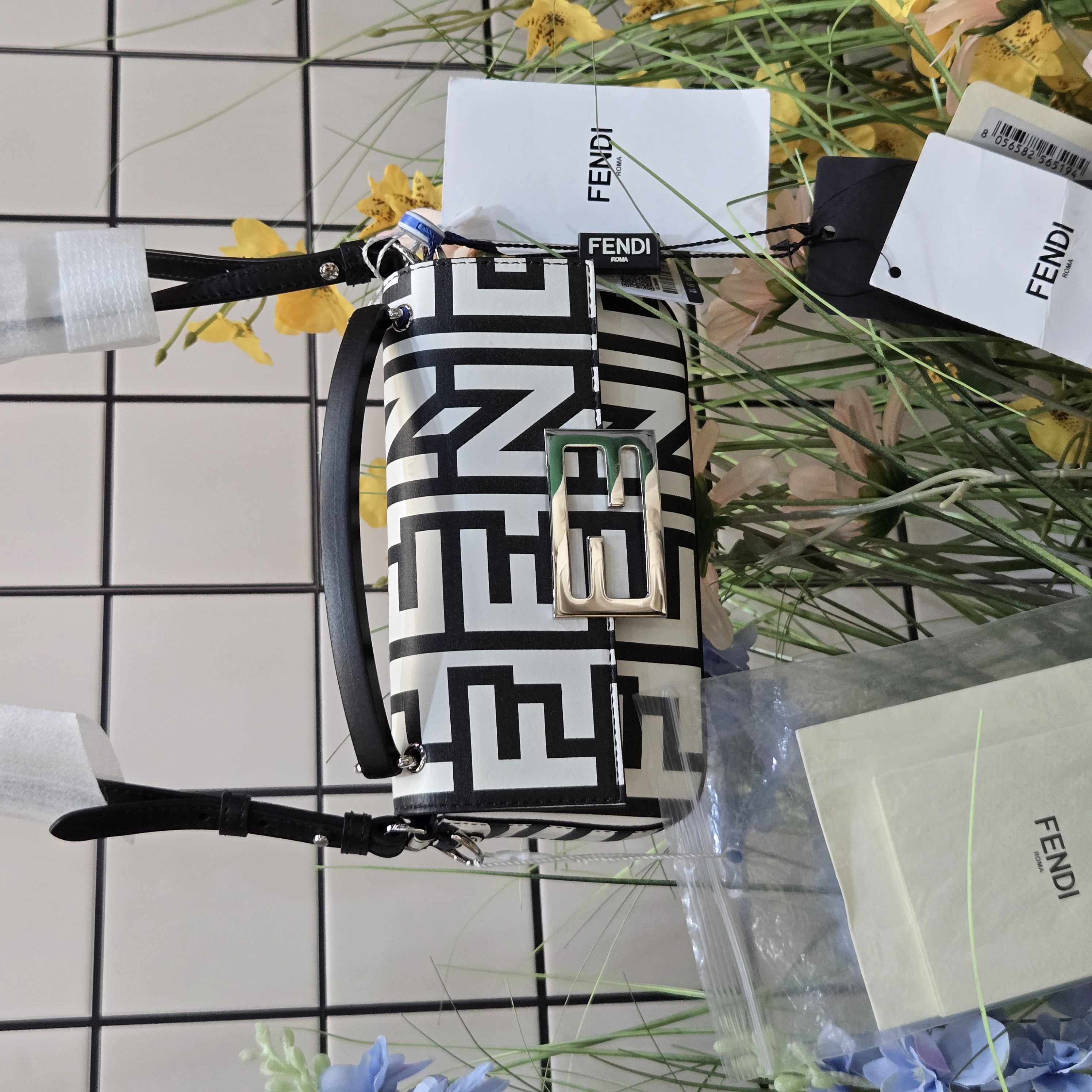 99新 FENDI/芬迪 达达/黑色mini法棍斜挎包