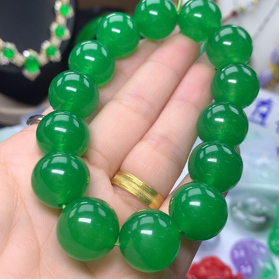 翡翠吊坠(赠链)未镶嵌