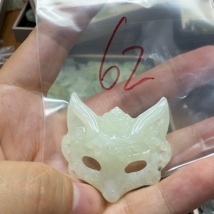 透闪石-蛇纹石玉吊坠未镶嵌