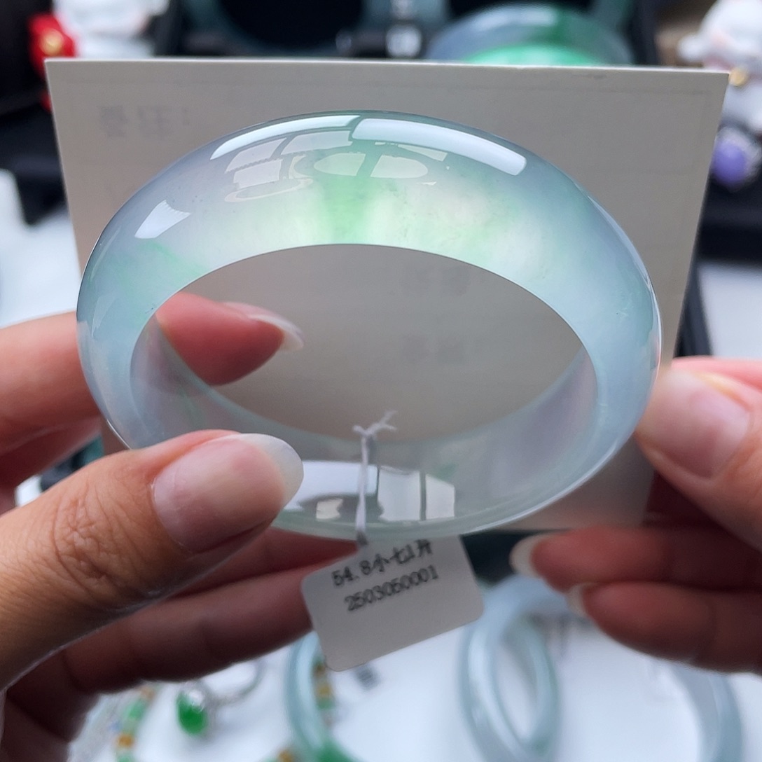 翡翠手镯未镶嵌55圈，定金