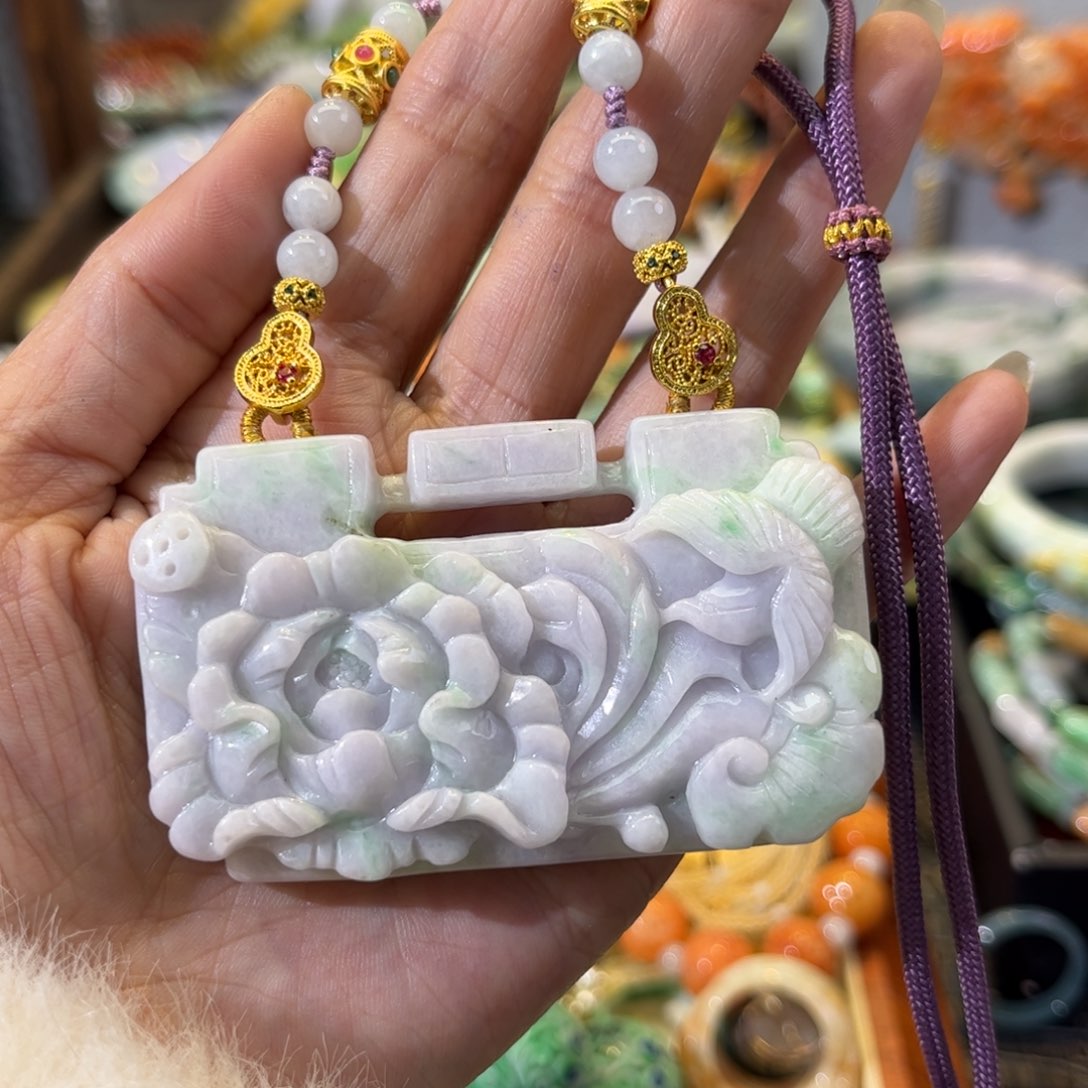 翡翠颈饰未镶嵌待编款