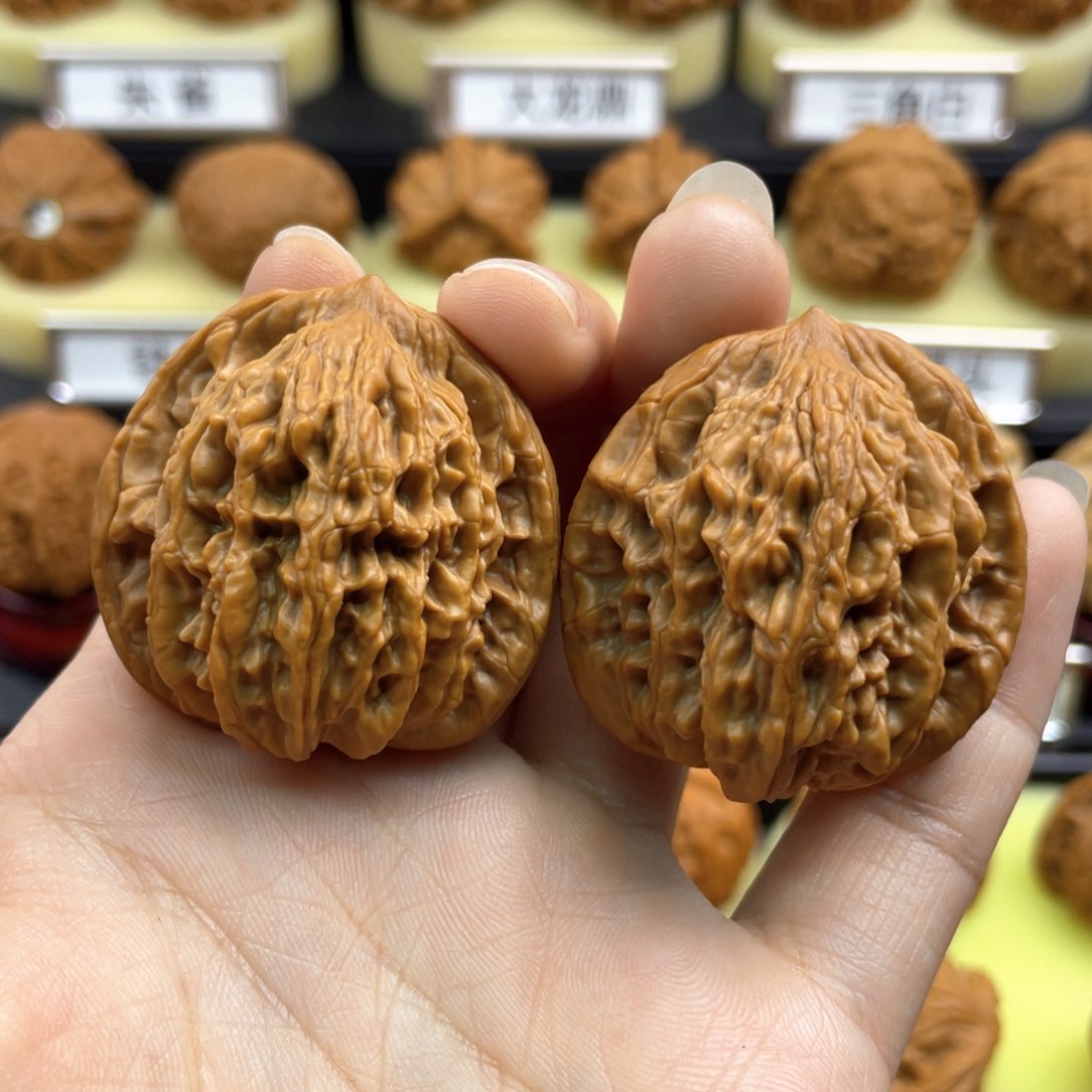 文玩核桃把件虎头39全品300