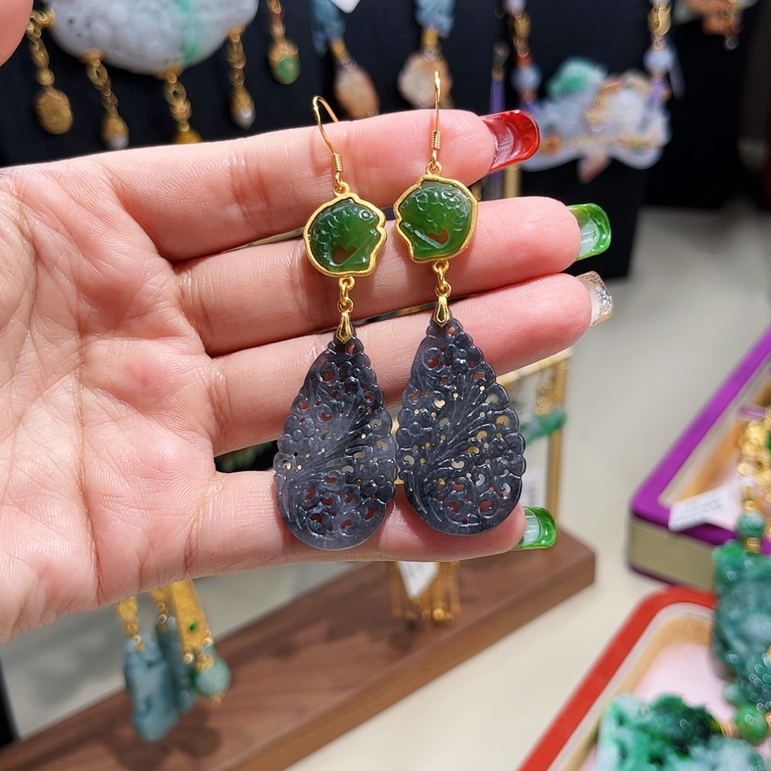 【闪购商品】翡翠耳饰未镶嵌乌鸡