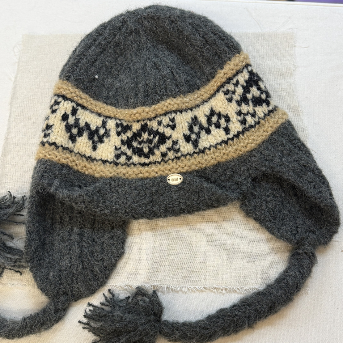 子田推荐-儿童灰色图案小扣标护耳帽