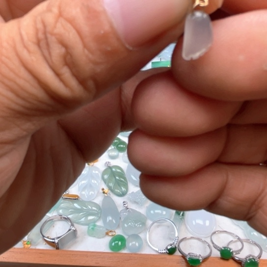 翡翠未镶嵌颈饰翡翠小脚吖滴溜