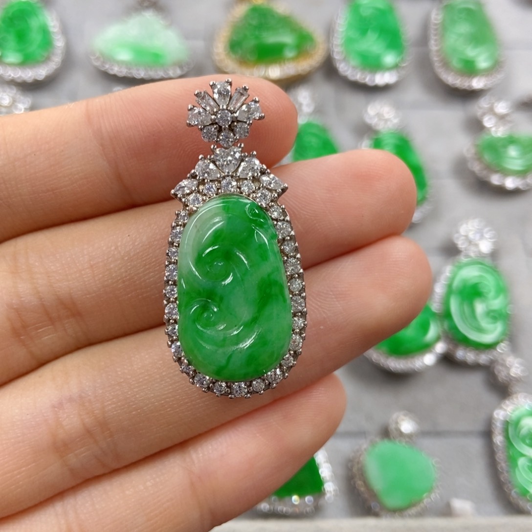 颈饰未镶嵌翡翠如意