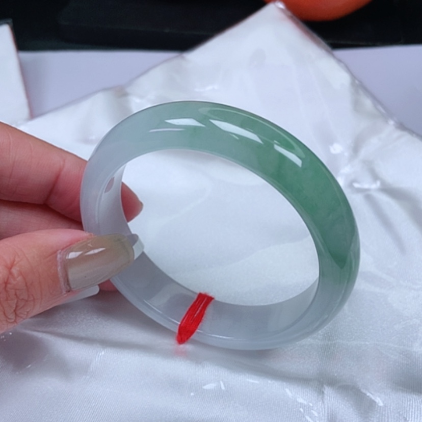 【闪购商品】翡翠手镯未镶嵌娜****?，