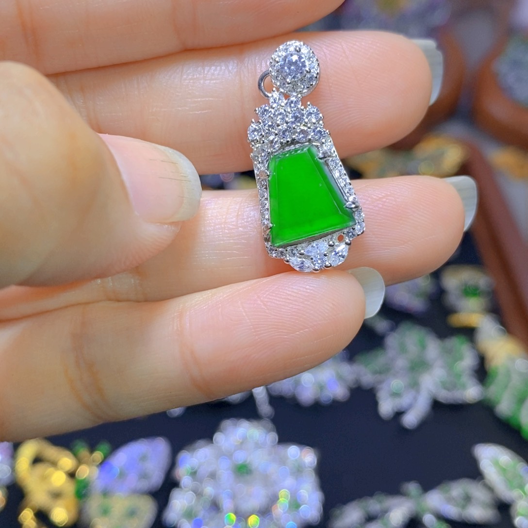 翡翠颈饰银S925镶嵌天然翡翠