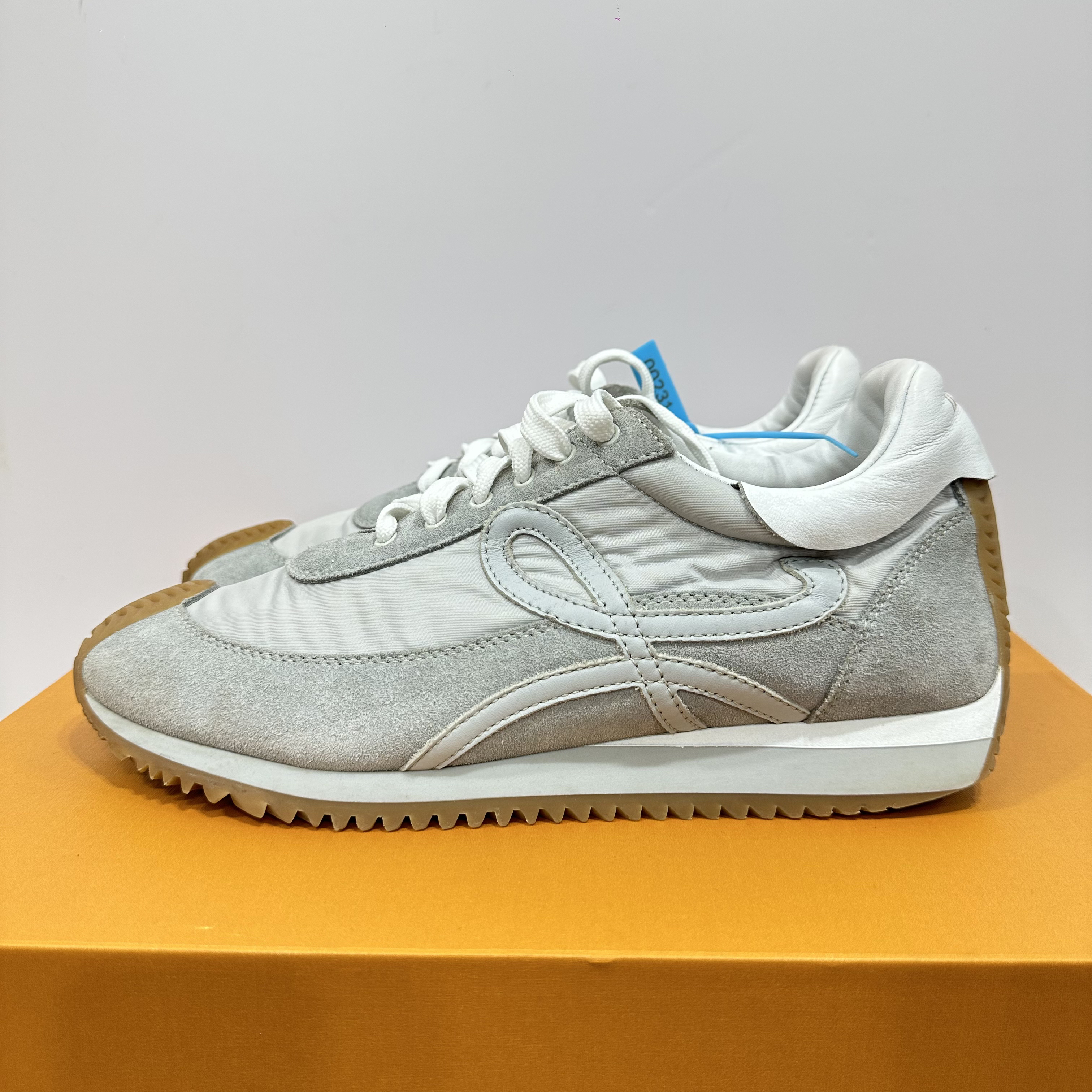 99新 LOEWE/罗意威 41码 灰色新款休闲鞋