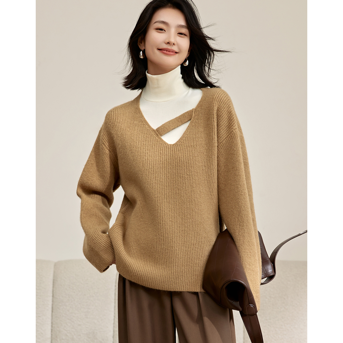 沫晗依美【直播】柔软绒感镂空套头针织衫2024冬季百搭舒适显瘦毛衣