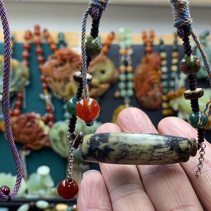 【闪购商品】蛇纹石玉未镶嵌吊坠