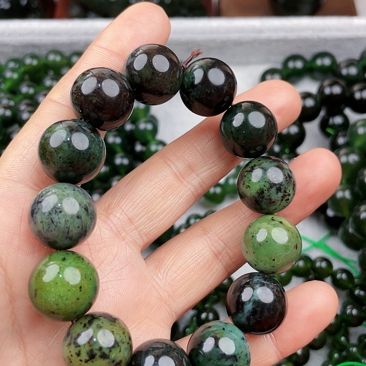 蛇纹石玉未镶嵌挂件