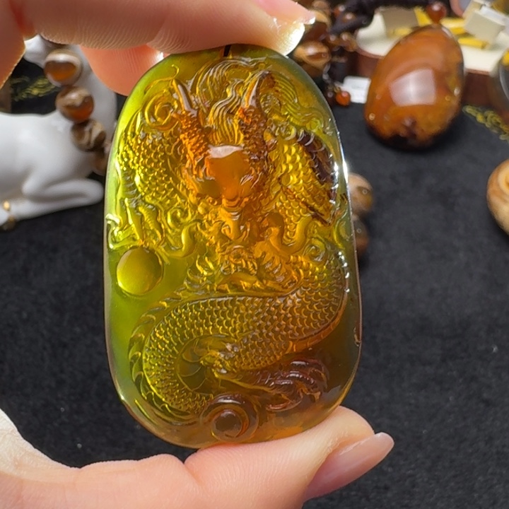 琥珀未镶嵌珠宝奇石橘红蜜龙牌（13.66克