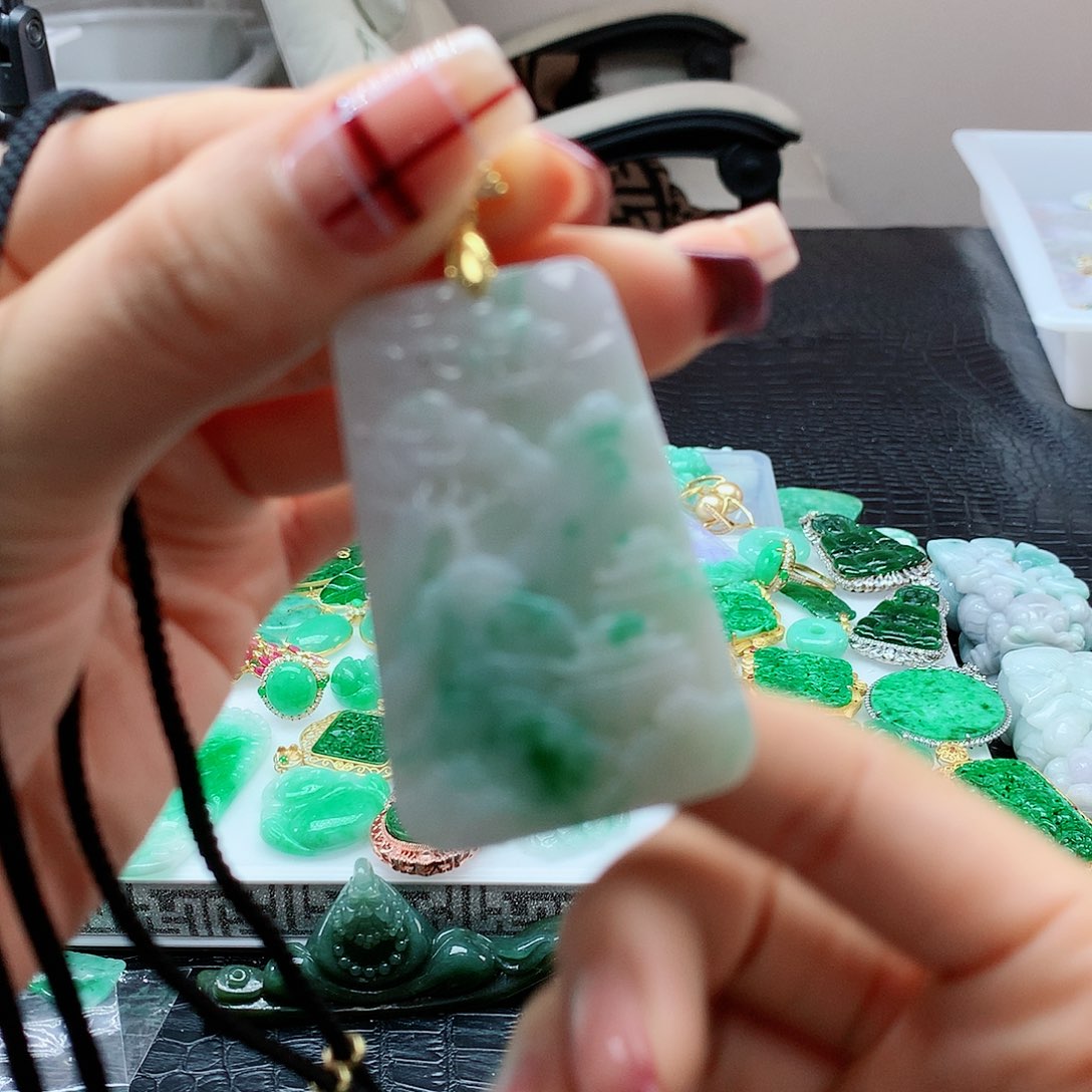 【闪购商品】翡翠吊坠(赠链)合金