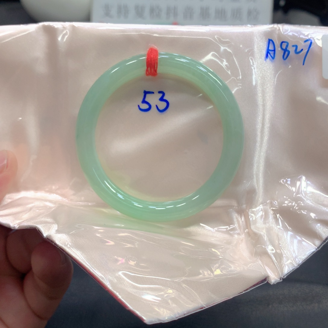 翡翠手镯未镶嵌翡翠手镯