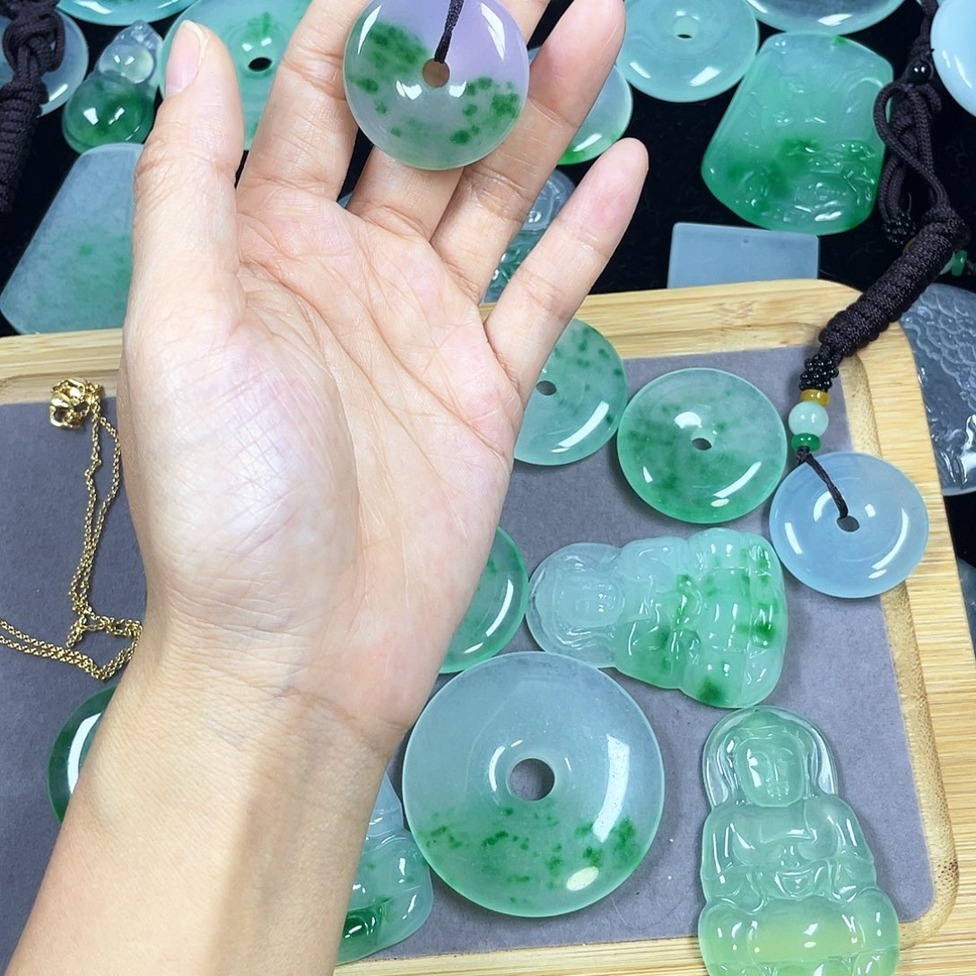 春***天翡翠未镶嵌颈饰吊坠