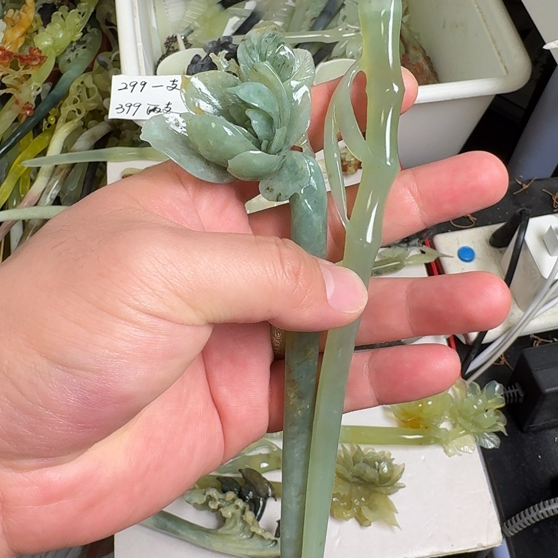 M***梦未镶嵌蛇纹石玉发饰