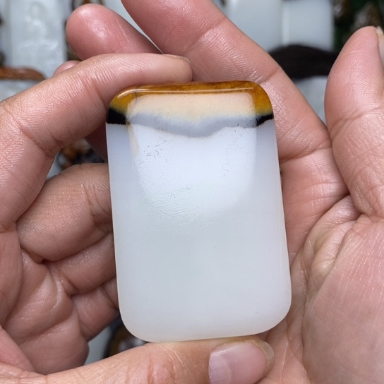 和田玉颈饰未镶嵌花*