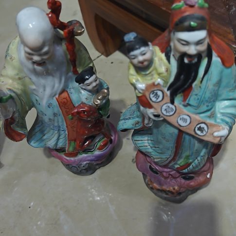 古***藏茶空间周边摆件。陶瓷摆件一对。一只有残