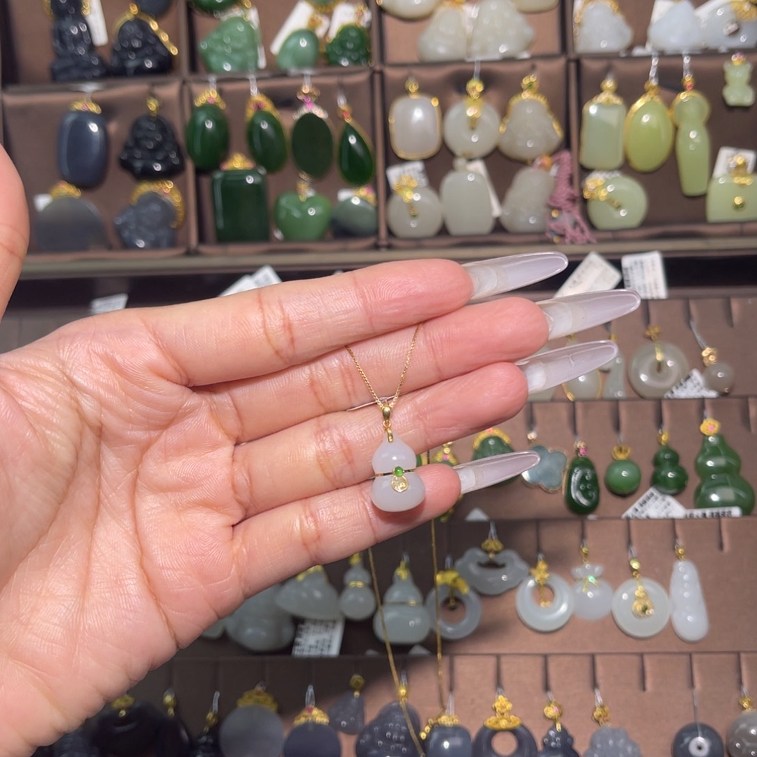 和田玉18K金镶嵌吊坠(赠链)