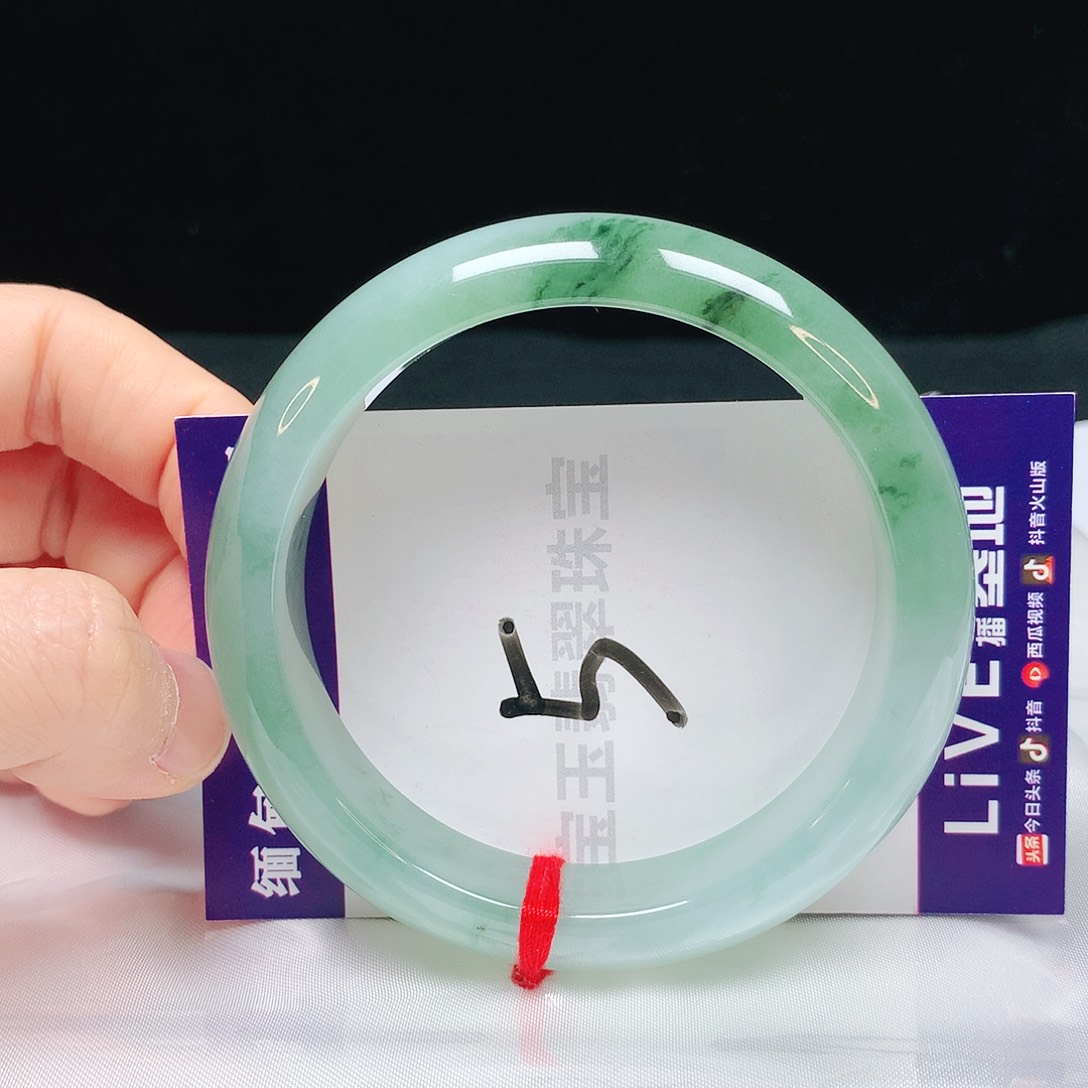 翡翠手镯未镶嵌58圈口
