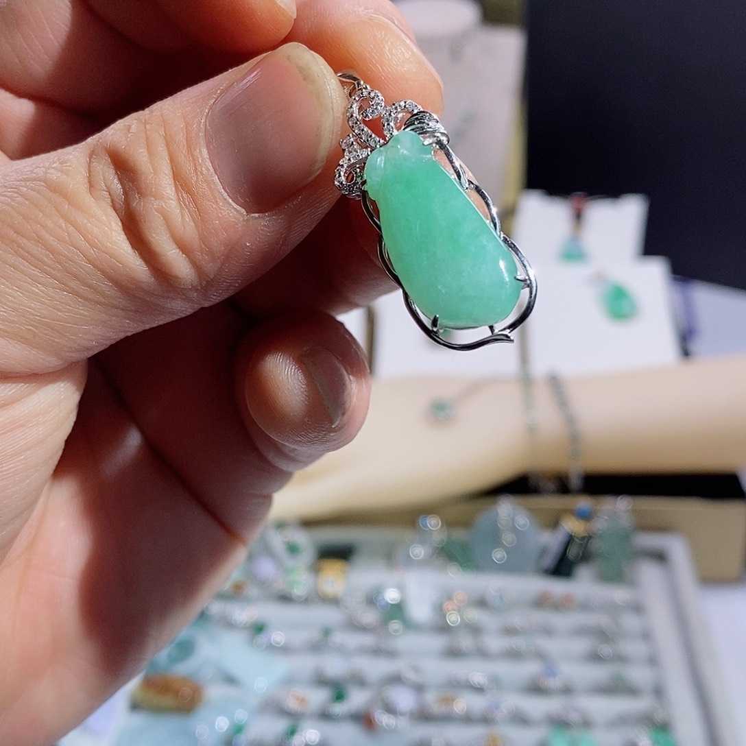 翡翠颈饰银S925镶嵌福瓜