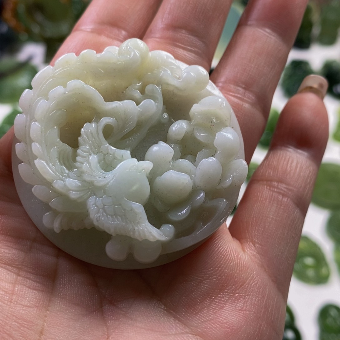 蛇纹石玉颈饰未镶嵌