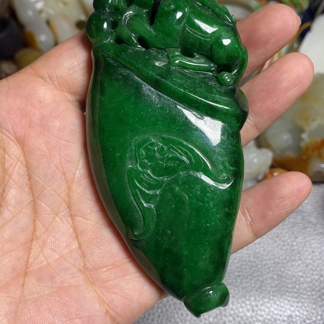 日***照和田玉（糖玉）未镶嵌颈饰