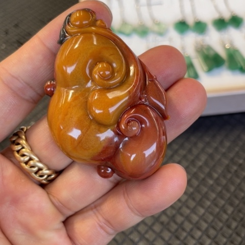 【闪购商品】石英质玉（黄龙玉）未镶嵌颈饰