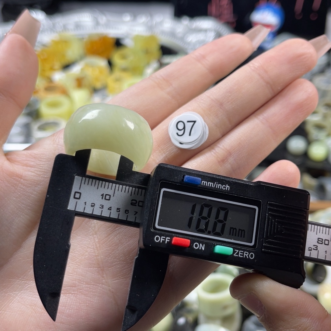 蛇纹石玉未镶嵌戒指