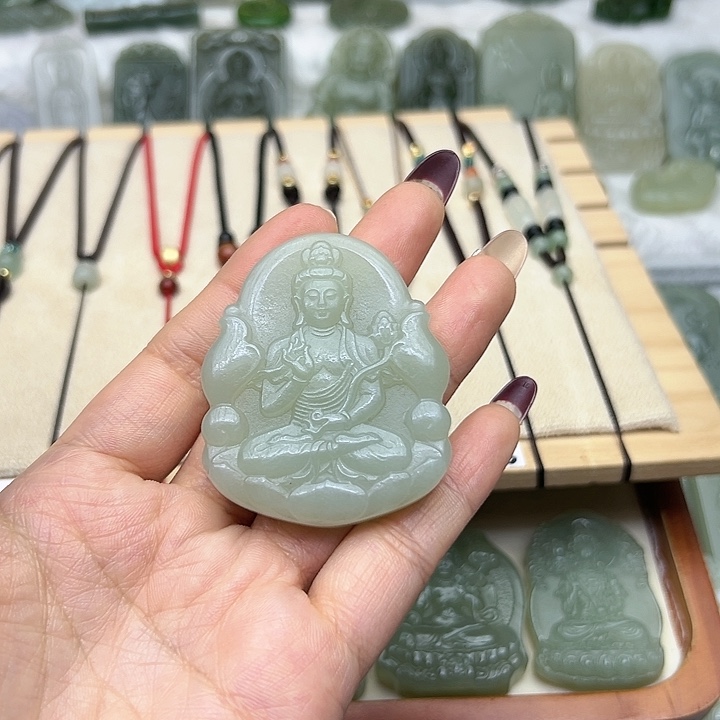 和田玉颈饰未镶嵌灰**脸