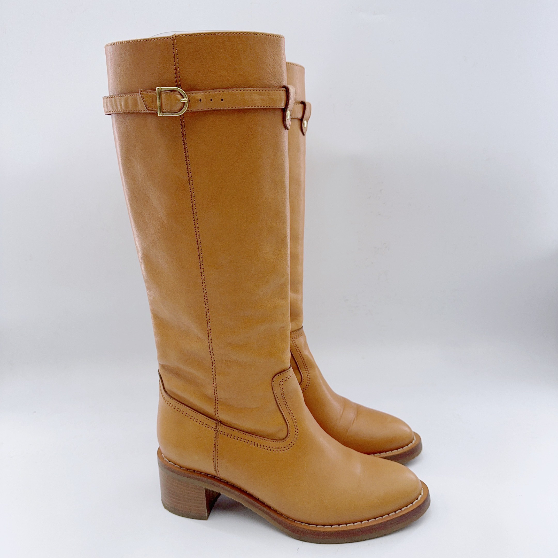 99新 Celine/思琳 38码/秀款低跟焦糖色金扣中筒靴/02340