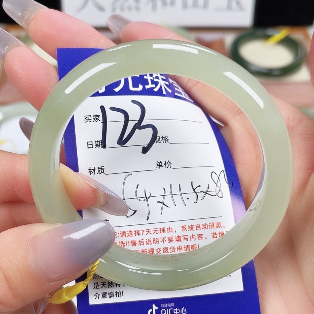 和田玉手镯未镶嵌