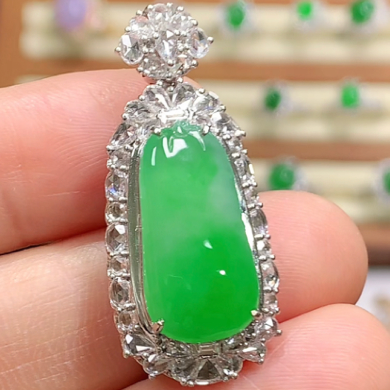 翡翠颈饰18K金镶嵌福瓜吊坠