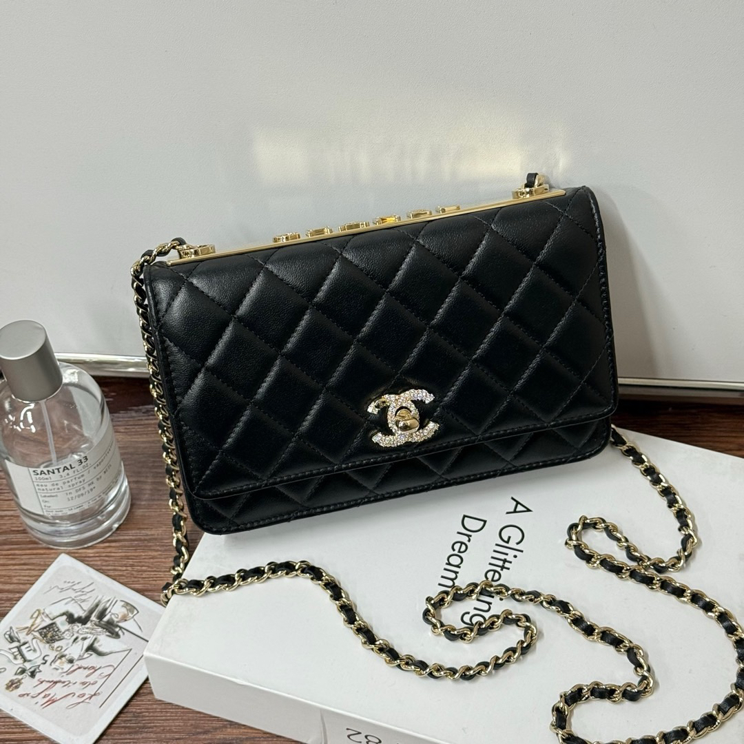 95新 Chanel/香奈儿 羊皮 水钻扣trendycc woc/666343109（定金）