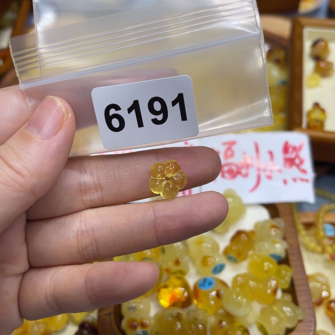 琥珀珠宝奇石未镶嵌