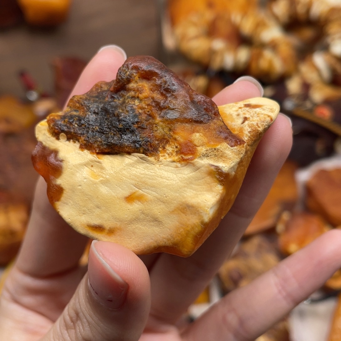 琥珀未镶嵌珠宝奇石