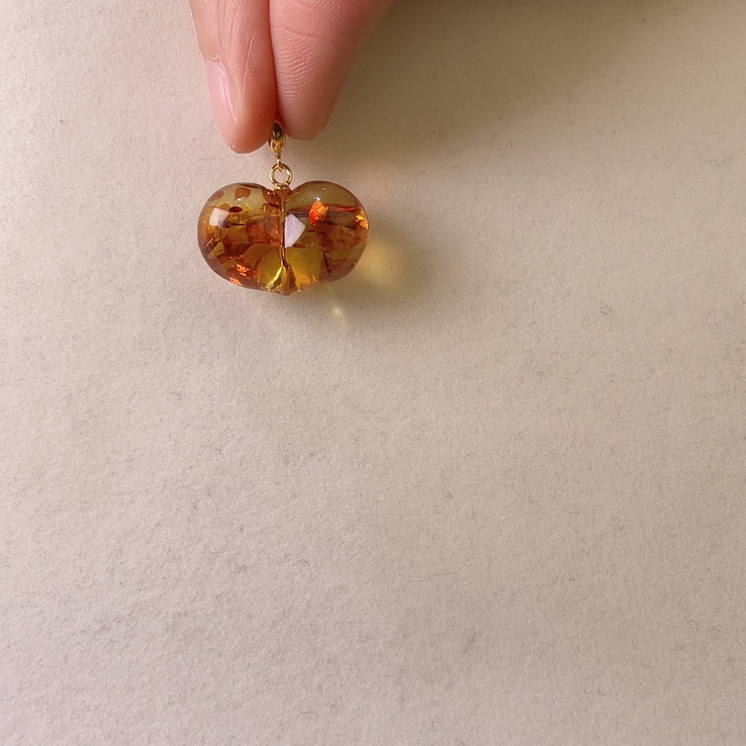 琥珀（花珀）银S925镶嵌颈饰花珀屁桃爱心吊坠