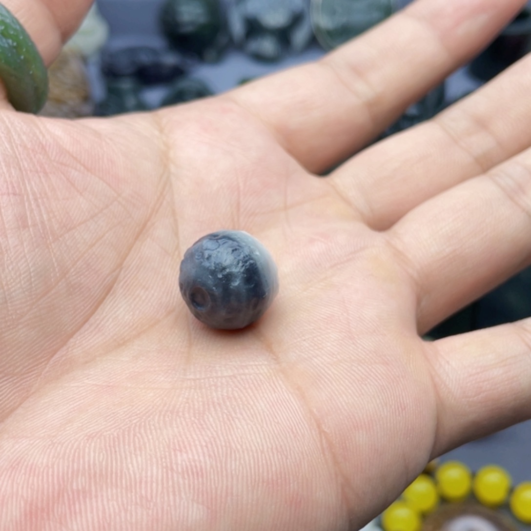 和田玉颈饰未镶嵌画