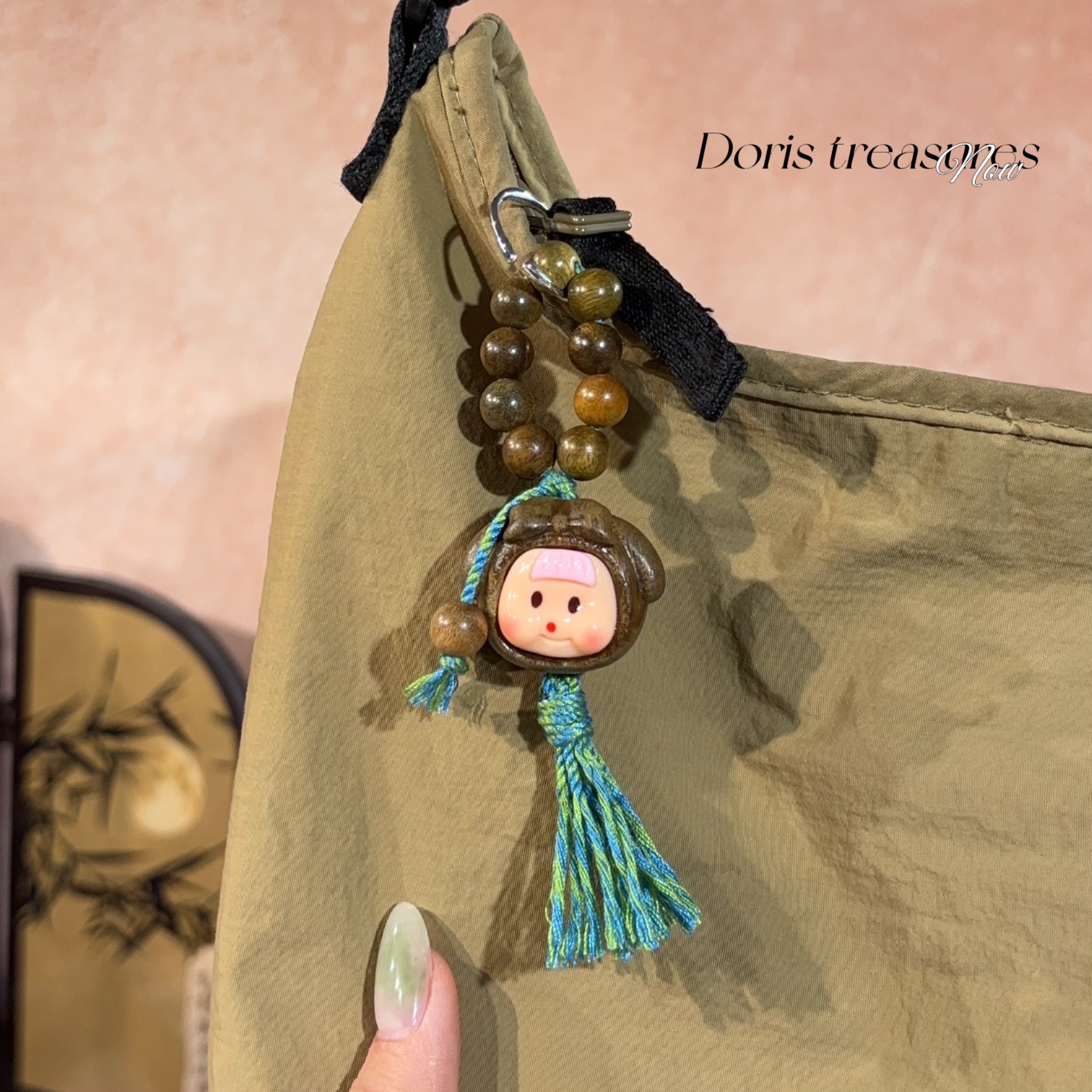 【美丽多多妹  刘海每个都不一样！！！】绿檀木雕卡通包包挂钥匙扣