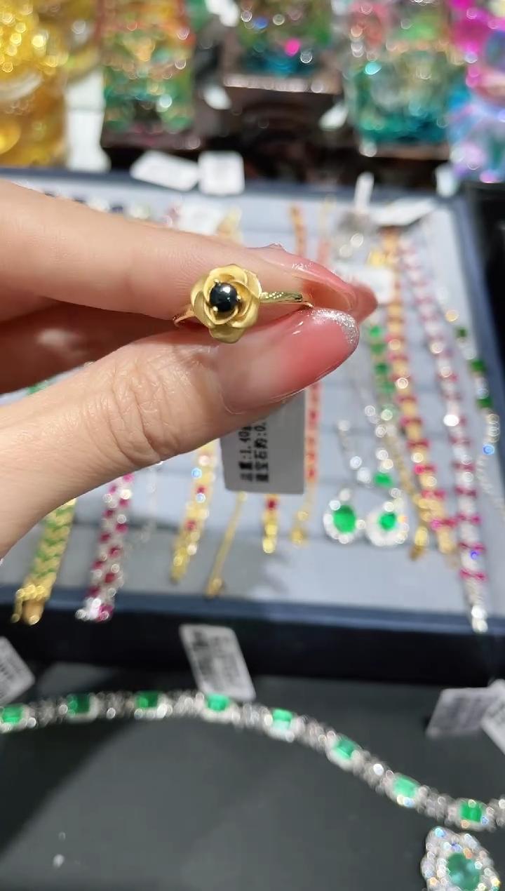 18K金镶嵌天然蓝宝石戒指