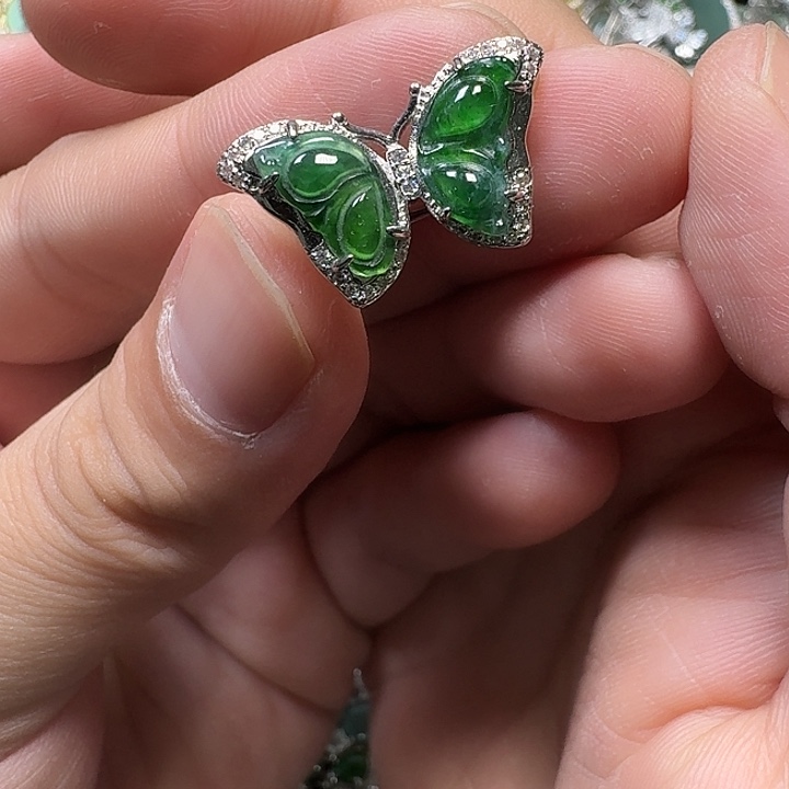 翡翠未镶嵌颈饰天然A货翡翠放漏