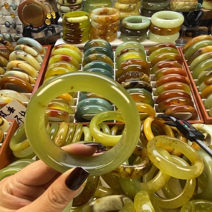 冷***心蛇纹石玉未镶嵌手镯62