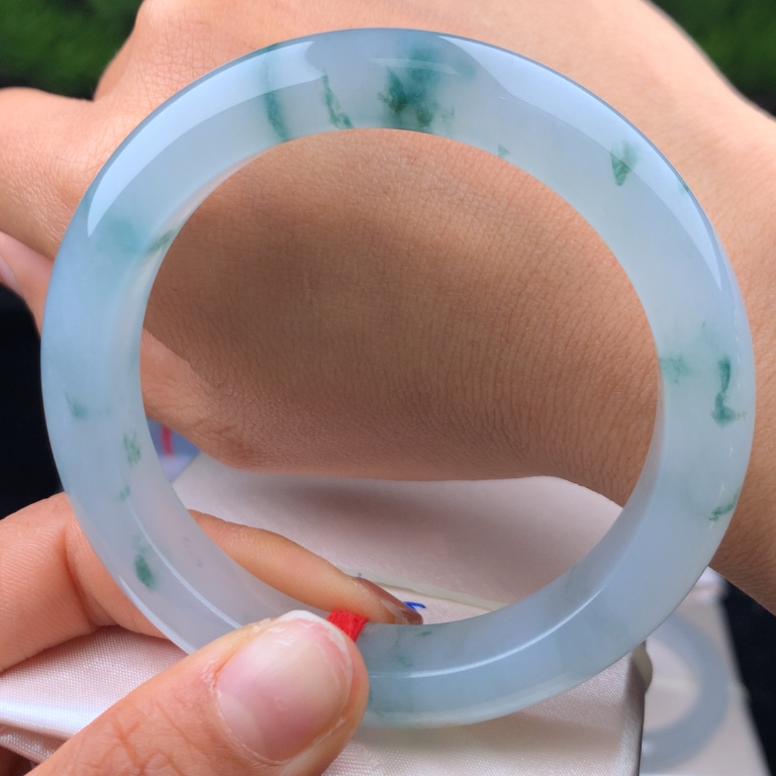 翡翠手镯未镶嵌手镯