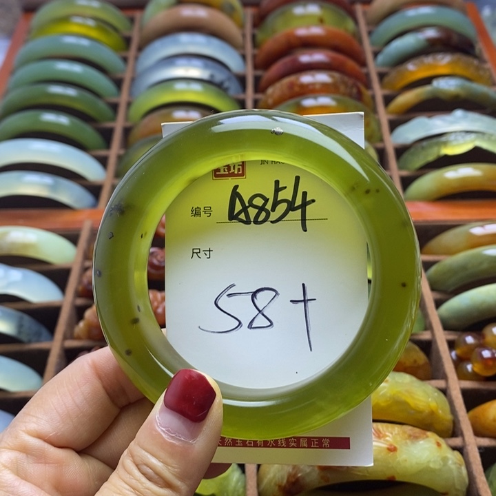 蛇纹石玉手镯未镶嵌